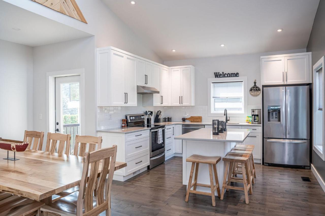 Mountain Dreams - Revelstoke Home Near Rmr ภายนอก รูปภาพ